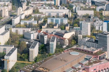 Berlin, Almanya: 19 Nisan 2022: Berlin 'in panoramik manzarası Televizyon Kulesi' nden.