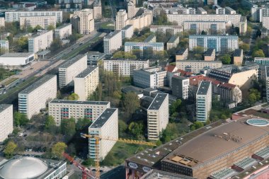 Berlin, Almanya: 19 Nisan 2022: Berlin 'in panoramik manzarası Televizyon Kulesi' nden.