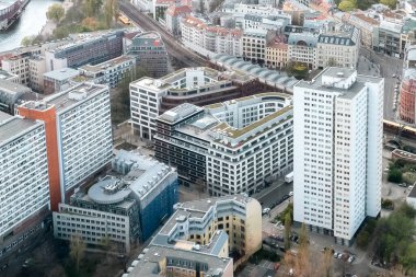 Berlin, Almanya: 19 Nisan 2022: Berlin 'in panoramik manzarası Televizyon Kulesi' nden.
