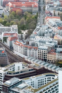 Berlin, Almanya: 19 Nisan 2022: Berlin 'in panoramik manzarası Televizyon Kulesi' nden.