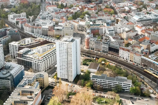 Berlin, Almanya: 19 Nisan 2022: Berlin 'in panoramik manzarası Televizyon Kulesi' nden.