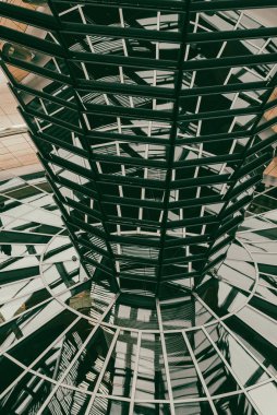 Berlin, Almanya: 20 Nisan 2022: Reichstag Kubbesi.