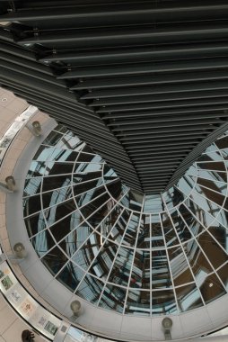 Berlin, Almanya: 20 Nisan 2022: Reichstag Kubbesi.