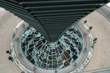 Berlin, Almanya: 20 Nisan 2022: Reichstag Kubbesi.