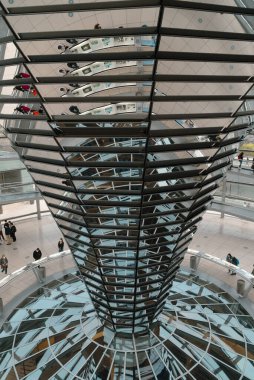 Berlin, Almanya: 20 Nisan 2022: Reichstag Kubbesi.