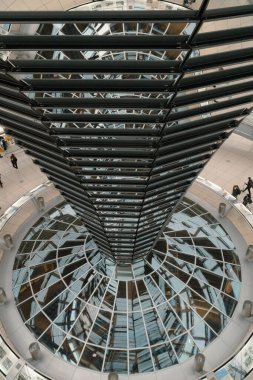 Berlin, Almanya: 20 Nisan 2022: Reichstag Kubbesi.