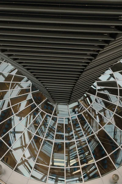 Berlin, Almanya: 20 Nisan 2022: Reichstag Kubbesi.