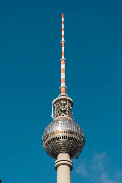 Berlín Alemania Abril 2022 Fernsehturm Tower Berlin Blue Sky —  Fotos de Stock