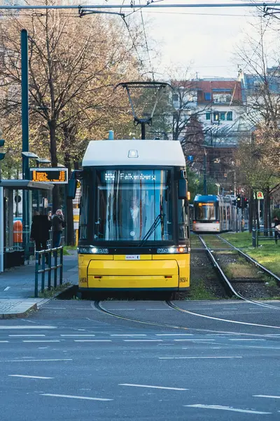 Берлин Германия Апреля 2022 Года Берлинский Желтый Трамвай Городе — стоковое фото