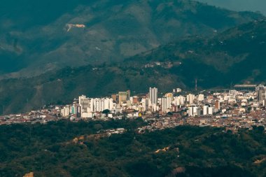 Santander, Kolombiya 'daki Bucaramanga şehrinin panoramik manzarası.