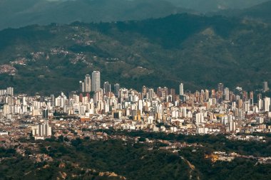 Santander, Kolombiya 'daki Bucaramanga şehrinin panoramik manzarası.
