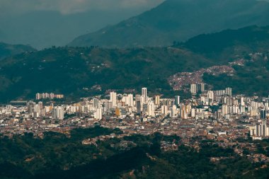 Santander, Kolombiya 'daki Bucaramanga şehrinin panoramik manzarası.