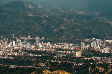 Santander, Kolombiya 'daki Bucaramanga şehrinin panoramik manzarası.