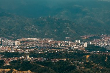 Santander, Kolombiya 'daki Bucaramanga şehrinin panoramik manzarası.