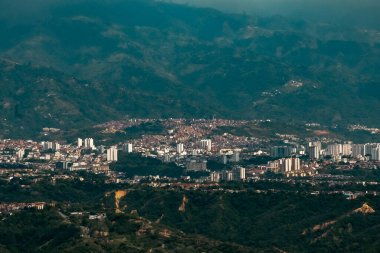 Santander, Kolombiya 'daki Bucaramanga şehrinin panoramik manzarası.