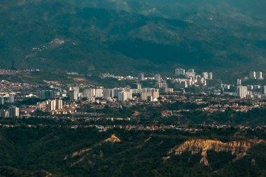 Santander, Kolombiya 'daki Bucaramanga şehrinin panoramik manzarası.
