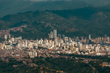 Santander, Kolombiya 'daki Bucaramanga şehrinin panoramik manzarası.