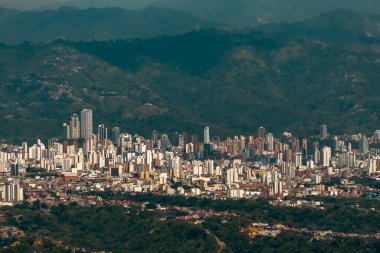 Santander, Kolombiya 'daki Bucaramanga şehrinin panoramik manzarası.