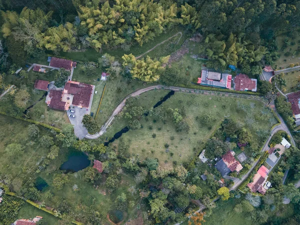 Letecký Pohled Farmy Benátkách Obklopené Horami Benátky Antiokvia Kolumbie — Stock fotografie
