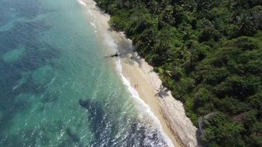 Tayrona Parkı 'ndaki panoramik plaj manzarası. Hava manzaralı. Santa Marta, Kolombiya. 