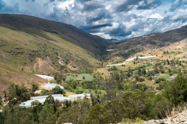 Samaca, Villa de Leyva üzerinden seraların doğal manzarası. Kolombiya. 