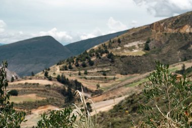 Villa de Leyva, Boyaca, Kolombiya 'ya giden çöl manzarası yolu..