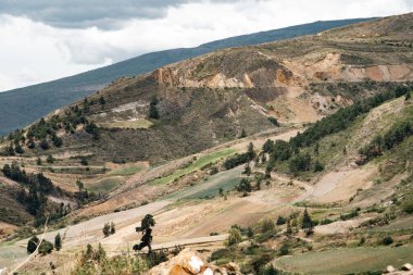 Villa de Leyva, Boyaca, Kolombiya 'ya giden çöl manzarası yolu..