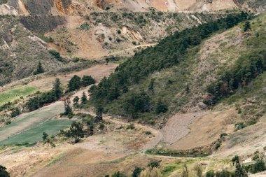 Villa de Leyva, Boyaca, Kolombiya 'ya giden çöl manzarası yolu..