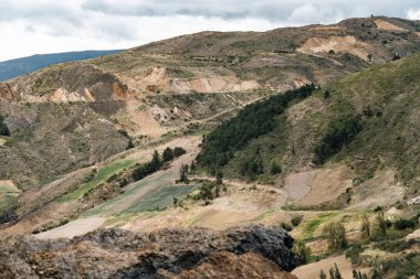 Villa de Leyva, Boyaca, Kolombiya 'ya giden çöl manzarası yolu..