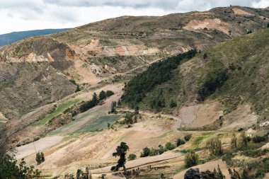 Villa de Leyva, Boyaca, Kolombiya 'ya giden çöl manzarası yolu..