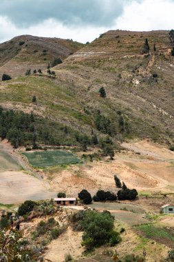 Villa de Leyva, Boyaca, Kolombiya 'ya giden çöl manzarası yolu..