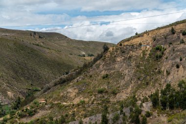 Villa de Leyva, Boyaca, Kolombiya 'ya giden çöl manzarası yolu..