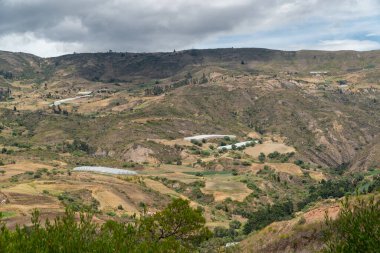 Villa de Leyva, Boyaca, Kolombiya 'ya giden çöl manzarası yolu..