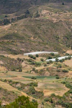 Villa de Leyva, Boyaca, Kolombiya 'ya giden çöl manzarası yolu..