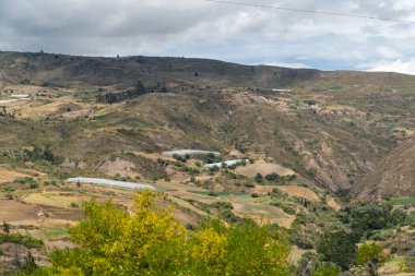 Villa de Leyva, Boyaca, Kolombiya 'ya giden çöl manzarası yolu..
