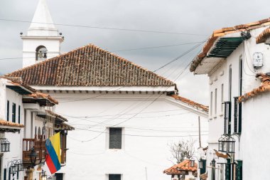 Villa de Leyva, Kolombiya. 20 Ağustos 2023: Kilise ve sömürge mimarisi.