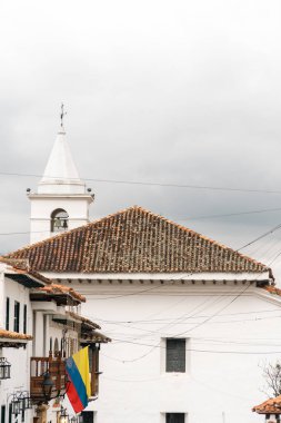 Villa de Leyva, Kolombiya. 20 Ağustos 2023: Kilise ve sömürge mimarisi.