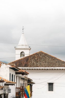 Villa de Leyva, Kolombiya. 20 Ağustos 2023: Kilise ve sömürge mimarisi.