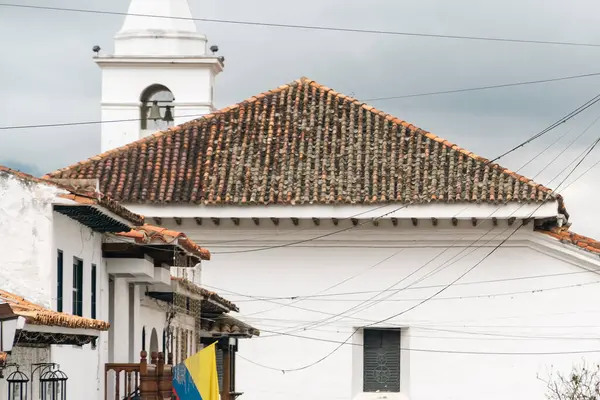 Villa de Leyva, Kolombiya. 20 Ağustos 2023: Kilise ve sömürge mimarisi.