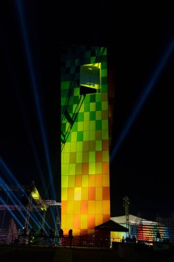 Barranquilla, Atlantico, Kolombiya. 15 Ocak 2022: Dünyaya açılan anıt pencere.