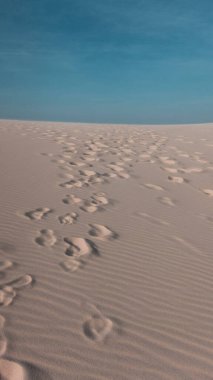 Maranho, Brezilya, Lenis Maranhenses Ulusal Parkı. 20 Eylül 2019: Kum tepeleri arasındaki göl