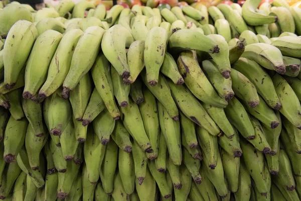 市場の黄色いバナナの背景 — ストック写真