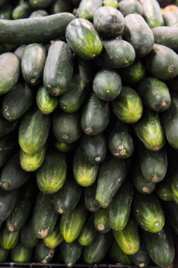 Yeşil salatalıklı arka plan.