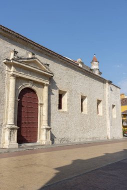 Cartagena, Bolivar, Kolombiya. 3 Kasım 2021: Renkli cepheli duvarlı şehir manzarası.