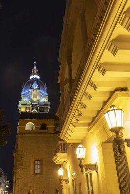 İskenderiye Katedrali 'nden Aziz Catherine ve mavi gökyüzü.