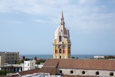 İskenderiye Katedrali 'nden Aziz Catherine ve mavi gökyüzü.