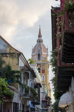 İskenderiye Katedrali 'nden Aziz Catherine ve mavi gökyüzü.