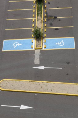 Cartagena, Bolivar, Kolombiya. Ekim 2019: Şehir otoparkı ve bitkilerin imzası.