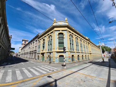 Medellin, Antioquia, Kolombiya. 18 Temmuz 2020: San Ignacio 'daki Antioquia Üniversitesi' nde Parainfo.