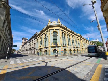 Medellin, Antioquia, Kolombiya. 18 Temmuz 2020: San Ignacio 'daki Antioquia Üniversitesi' nde Parainfo.